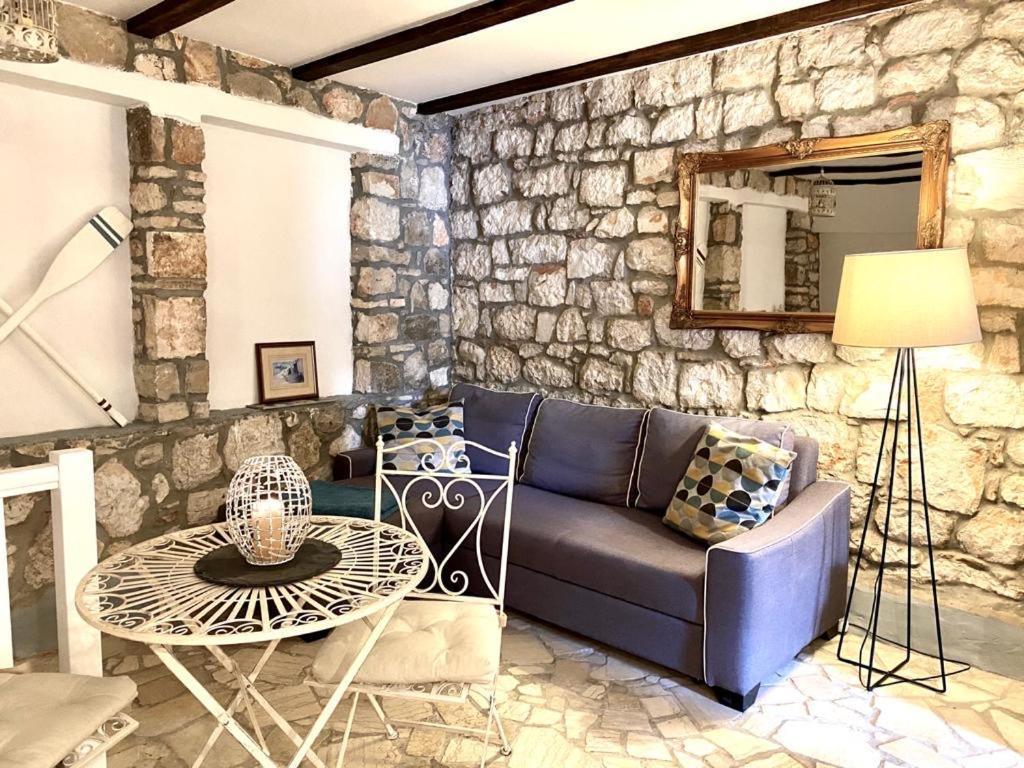 Appartamento Steinhaus Mit Terrasse Rovigno Esterno foto