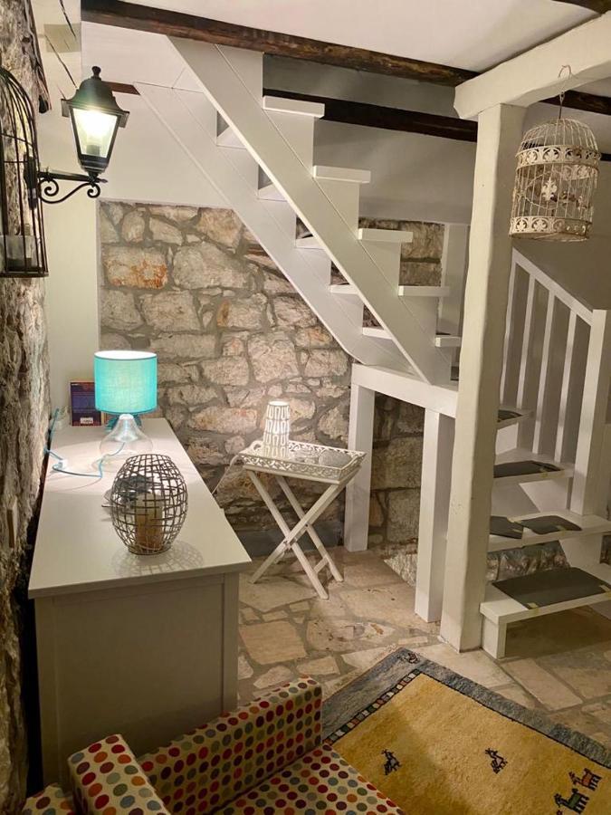 Appartamento Steinhaus Mit Terrasse Rovigno Esterno foto
