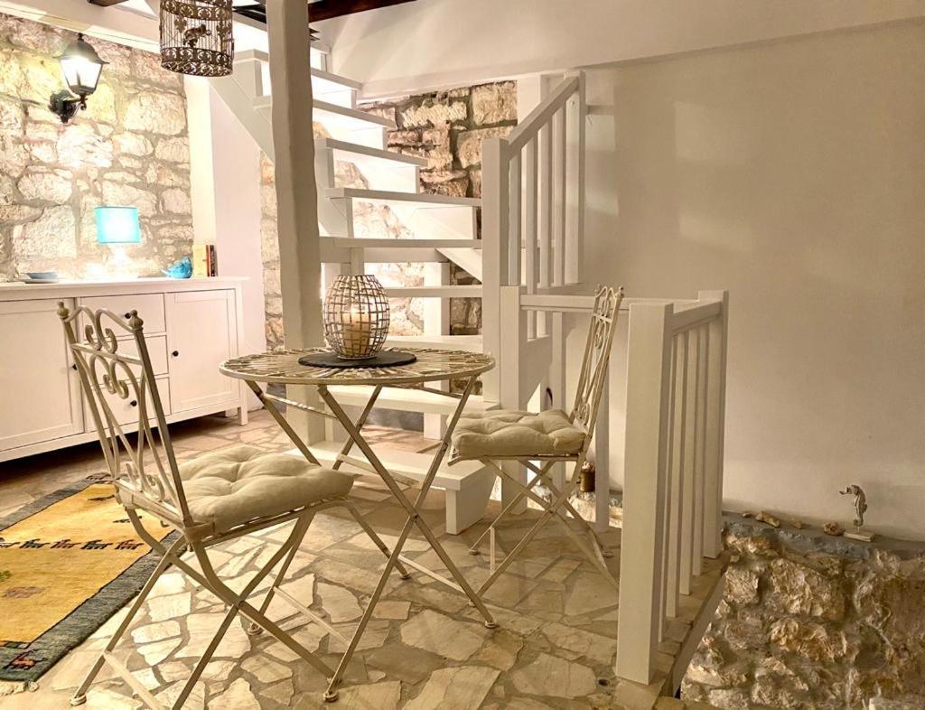 Appartamento Steinhaus Mit Terrasse Rovigno Esterno foto
