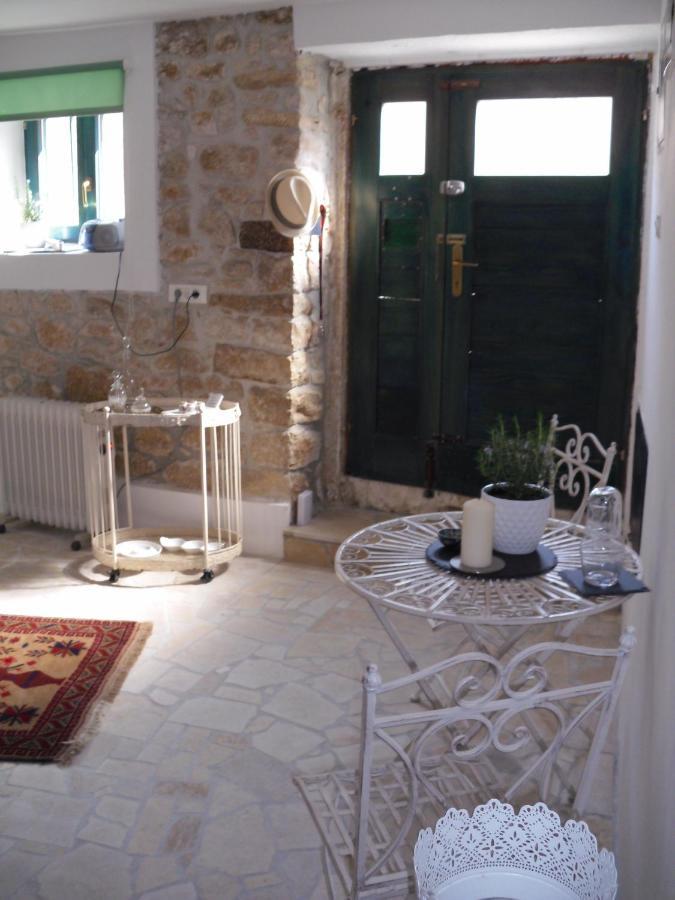 Appartamento Steinhaus Mit Terrasse Rovigno Esterno foto